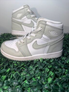 Nike Air Jordan 1 Retro High OG Mint Seafoam Kids  Size 10c CD0461-002